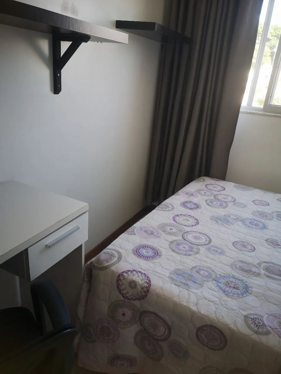 Alugo quarto próximo do centro com garagem. - Foto 4
