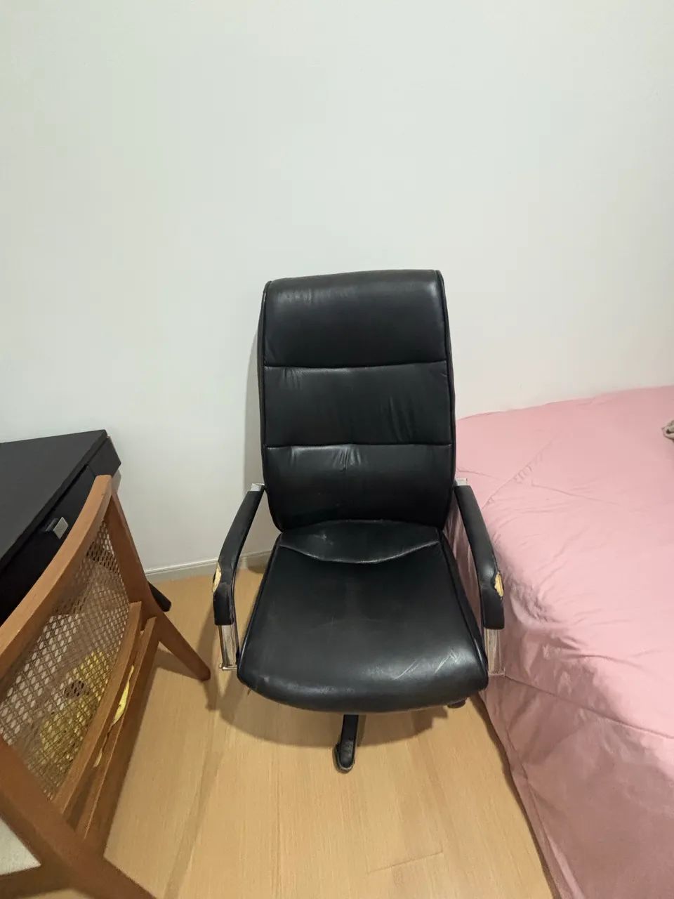 Cadeira de escritório em doação  - Foto 2