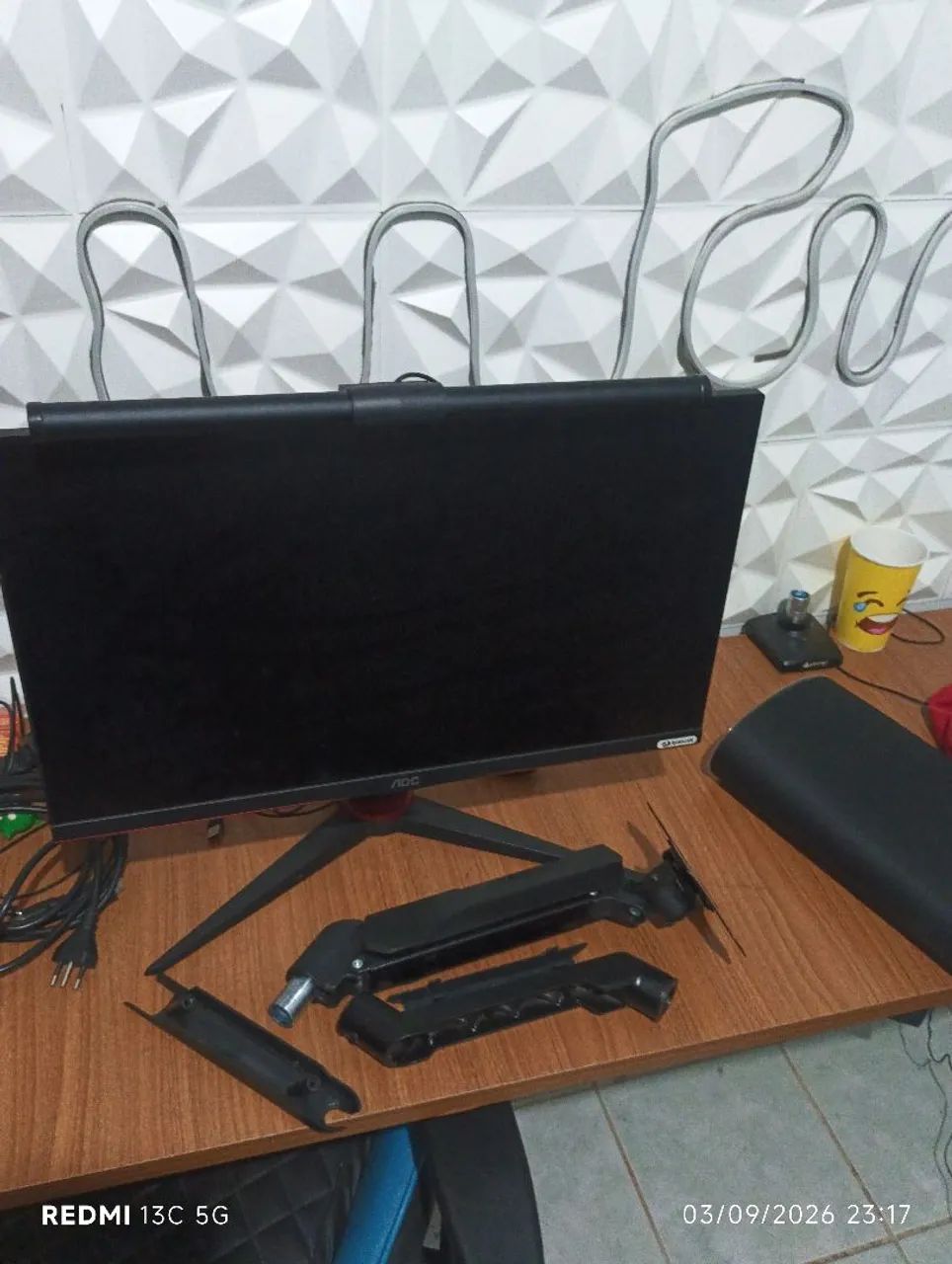 Monitor , barra de led , braço articulado 