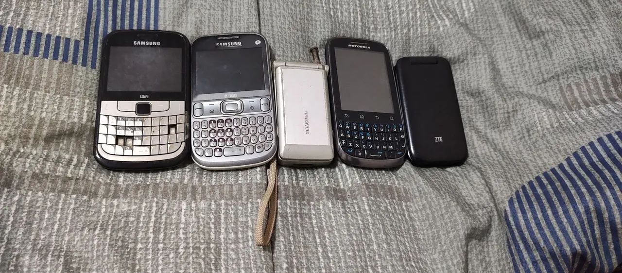 Lote de celulares para retirada de peças