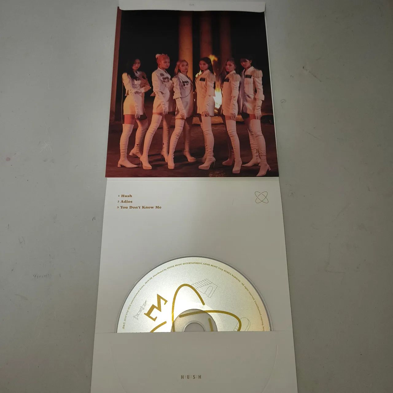 Álbum de Kpop do EVERGLOW - 