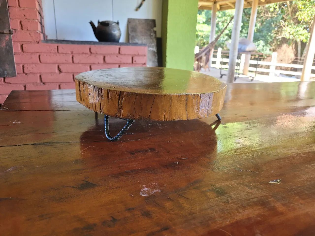 Mesa Lateral Rústica em Madeira Maciça de Eucalipto Preto 