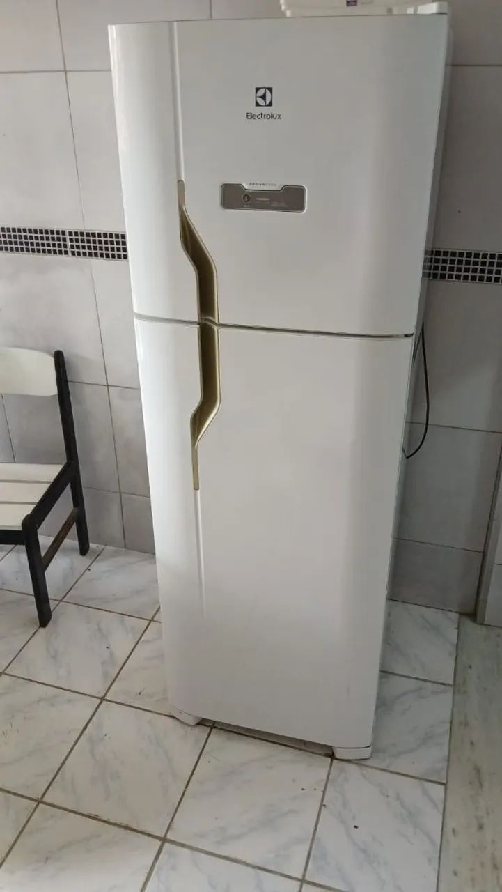 Geladeira dúplex semi nova 470076356602122242