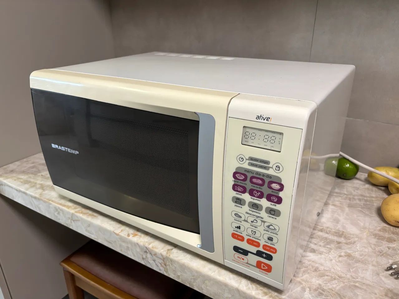 Microondas Brastemp 30L 127V - Foto 2