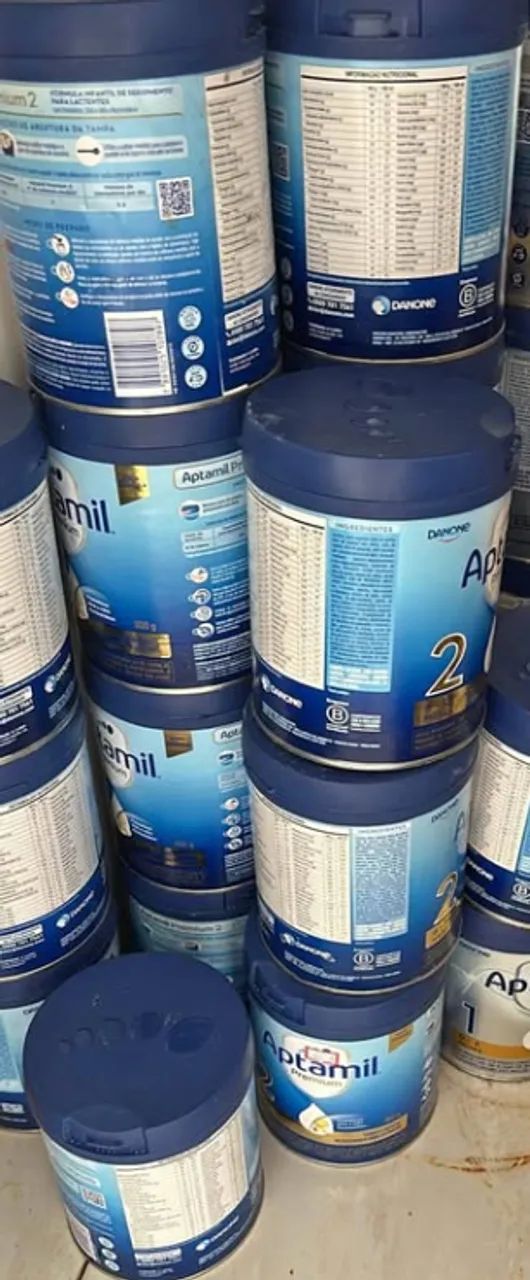 Latas de leite vazias