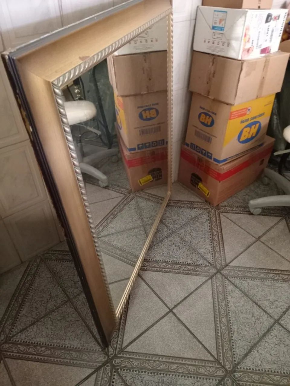 Espelho Com Moldura Classica Dourada