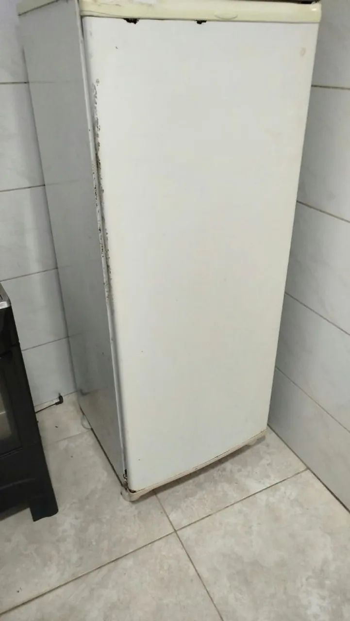 VENDE-SE GELADEIRA