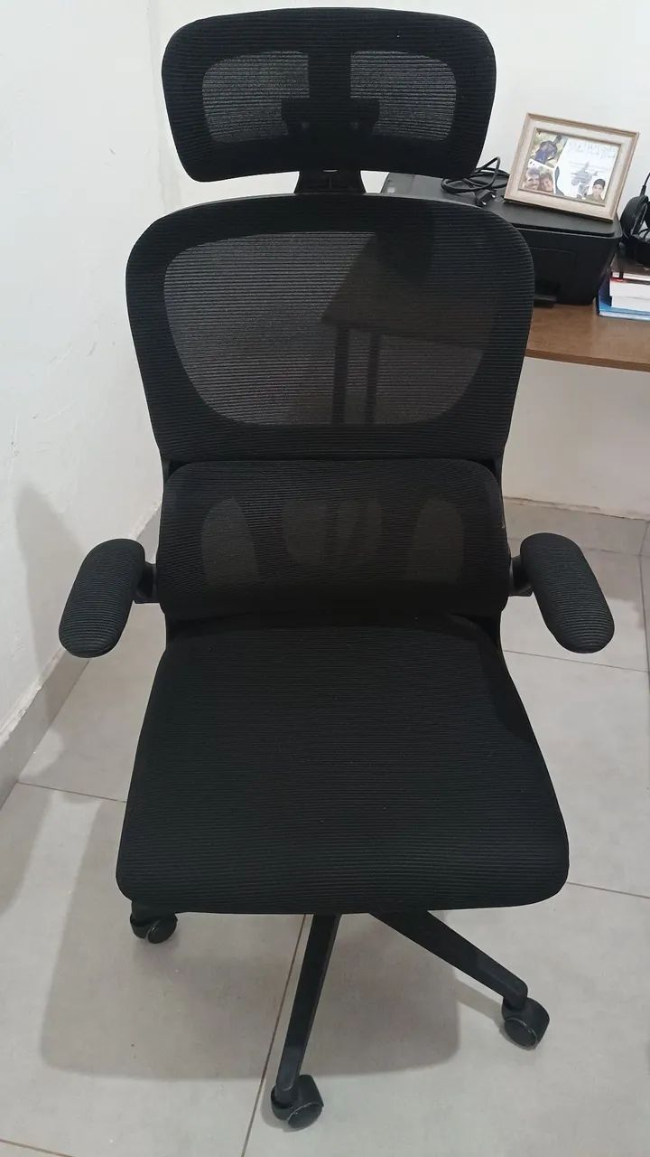 Cadeira de escritório ergonômica e confortável 