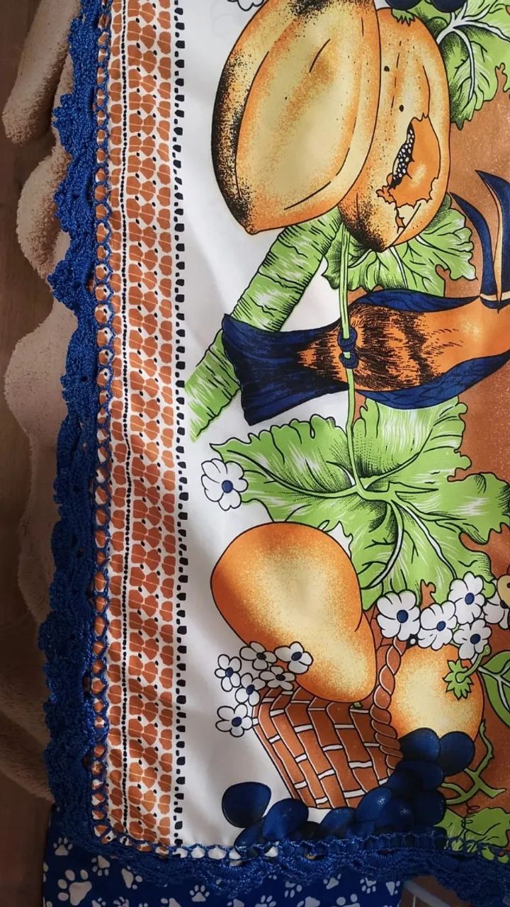 Forro de mesa com crochê - Foto 3