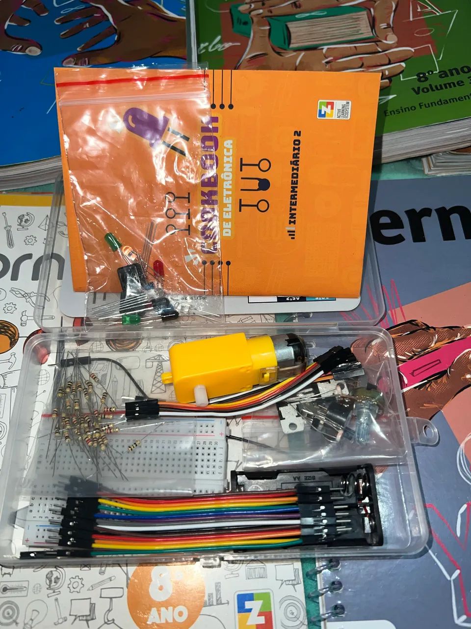 Livros Bernoulli 8 ano + Kit Robótica. - Foto 2