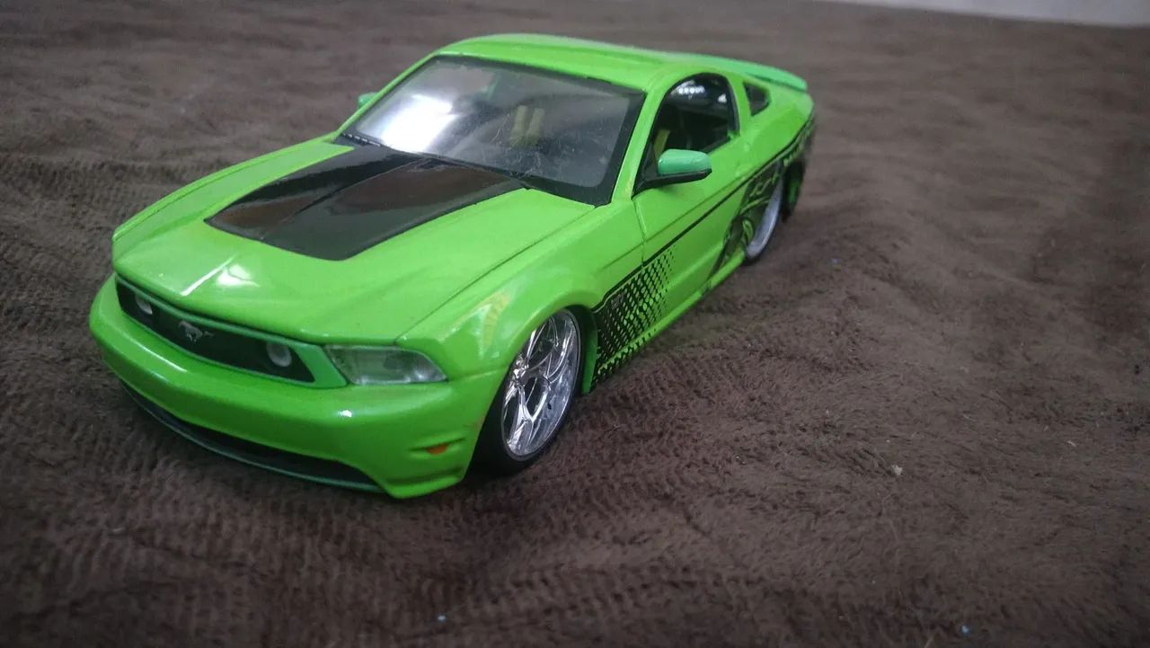 Miniaturas 1:24 Maisto e Welly - Foto 3