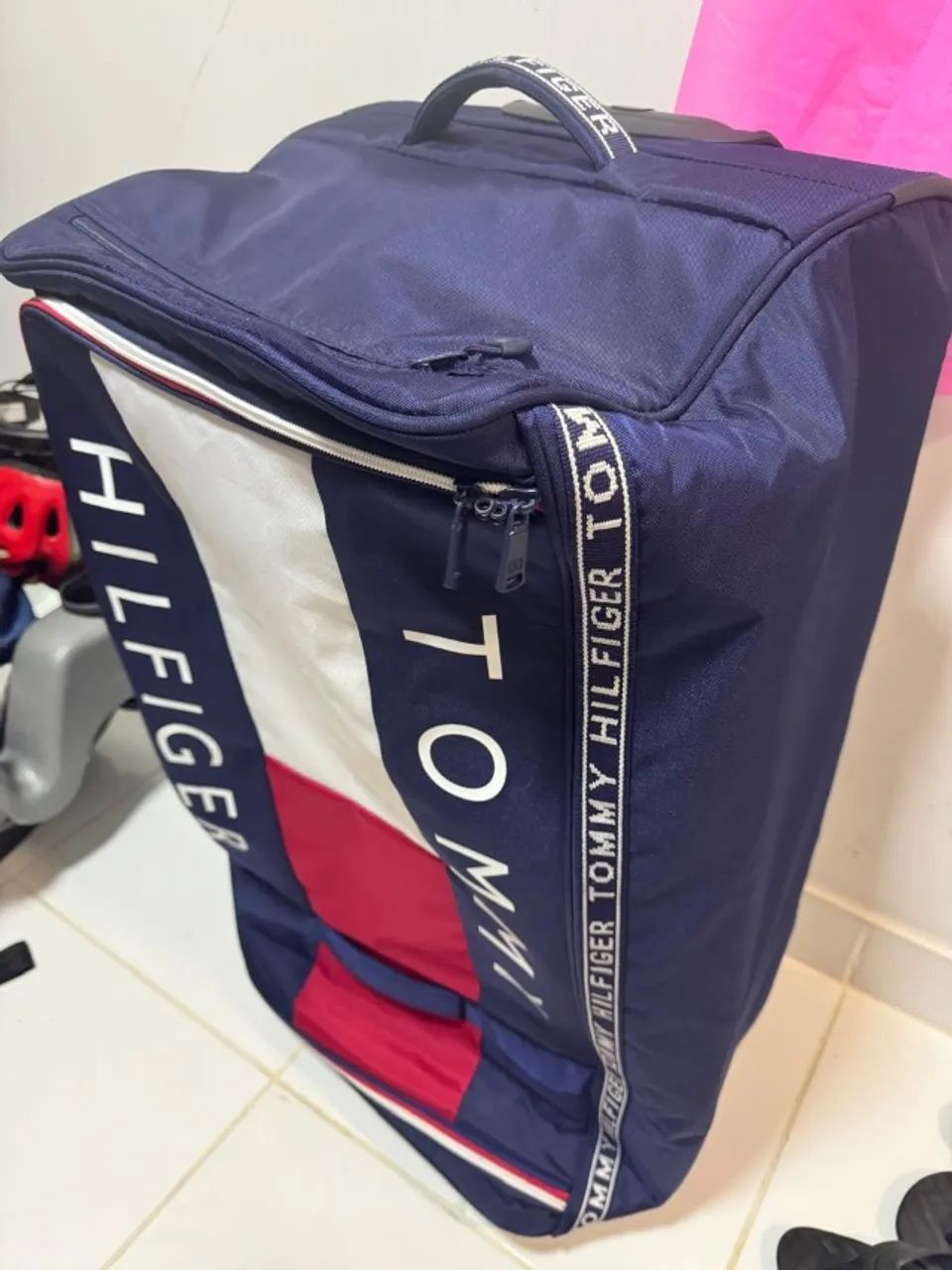 Mala Tommy Hilfiger com rodinhas - Foto 2