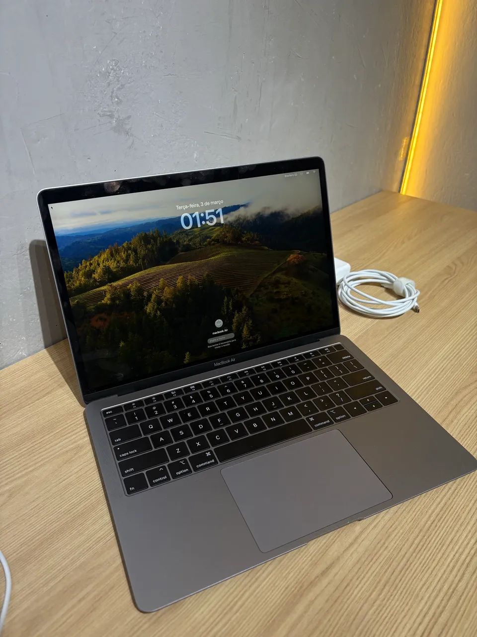 MacBook Air 2019 128 ssd 8 ram impecável, acompanha carregador 
