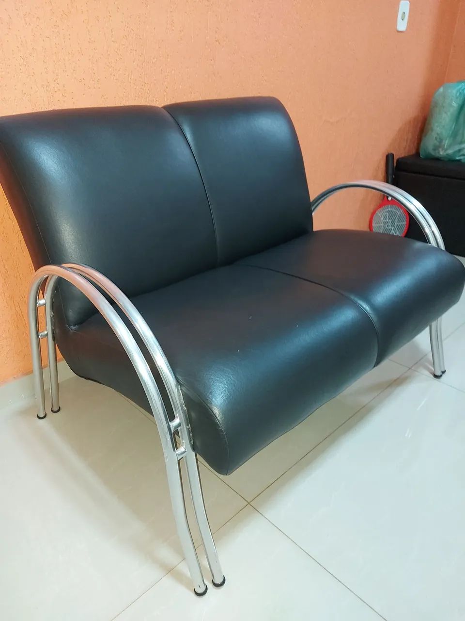 Poltrona preta para consultorio/escritório 423932500546703360