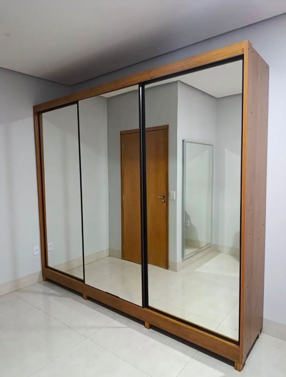 Guarda Roupa Diamond 2.42x2.41m