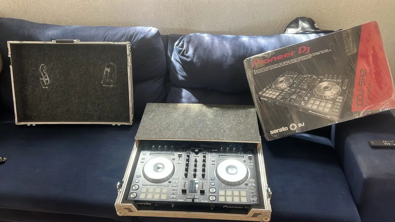 Vendo controladora Ddj SR2 com case  - Foto 3