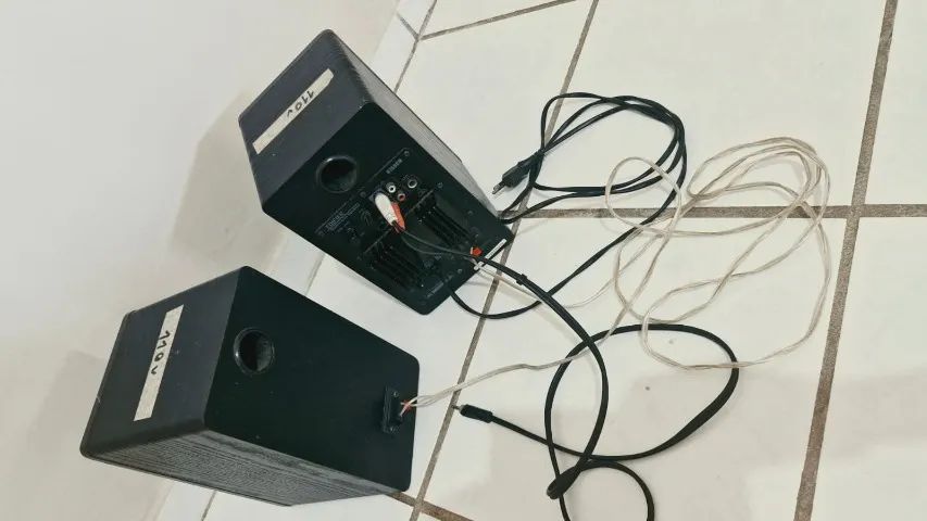 Vendo Par de Monitores de Áudio de Estúdio Edifier - Foto 3