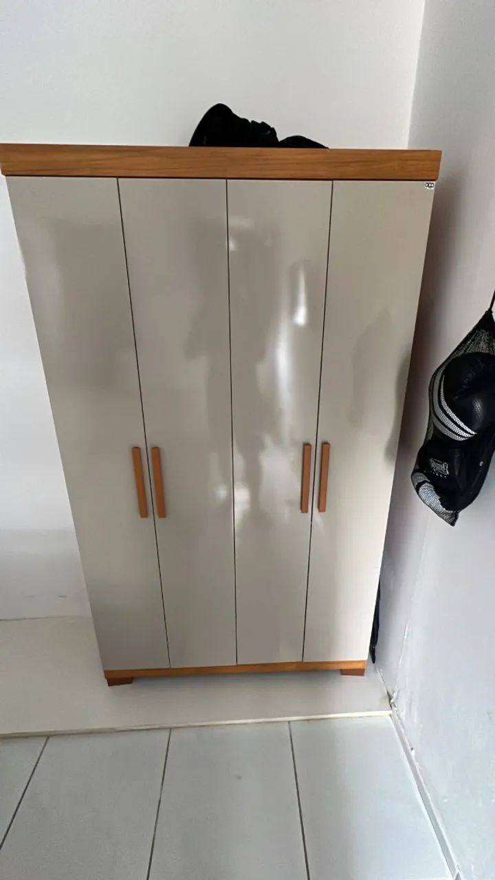 Guarda-Roupas 4 portas