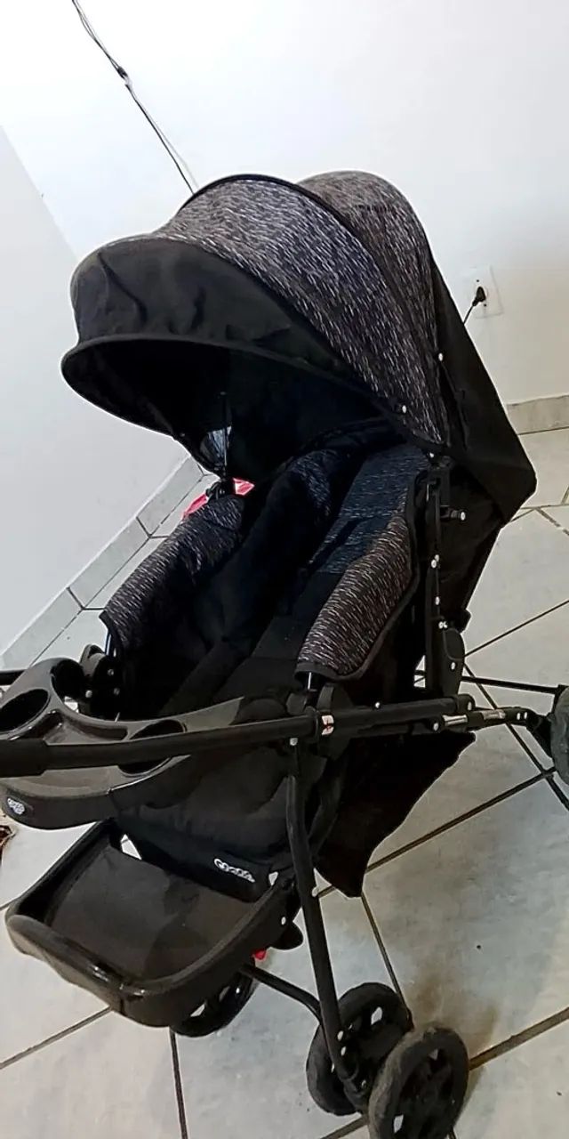 Carrinho de bebê + bebê conforto 