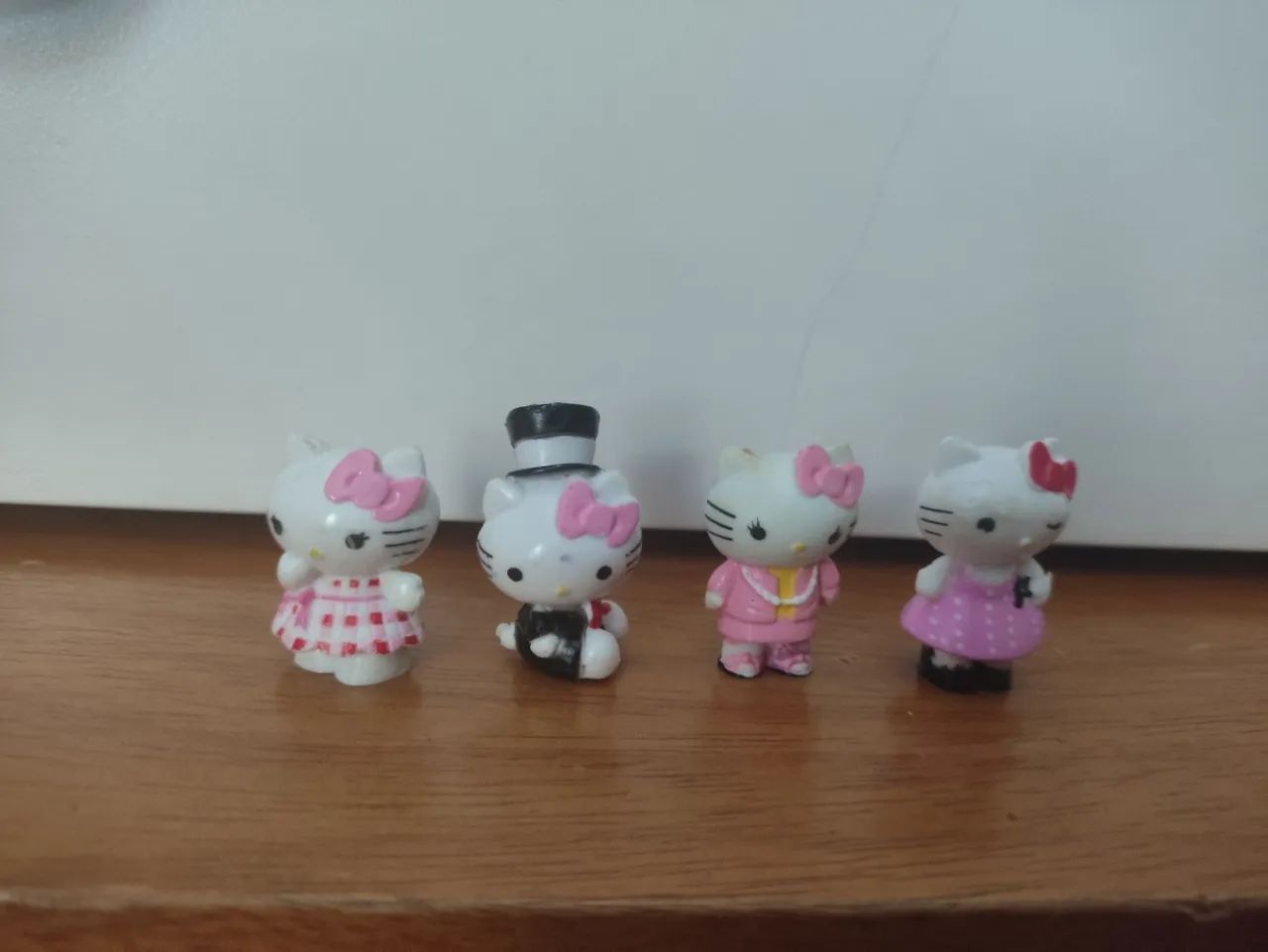 4 miniaturas colecionáveis hello kity 
