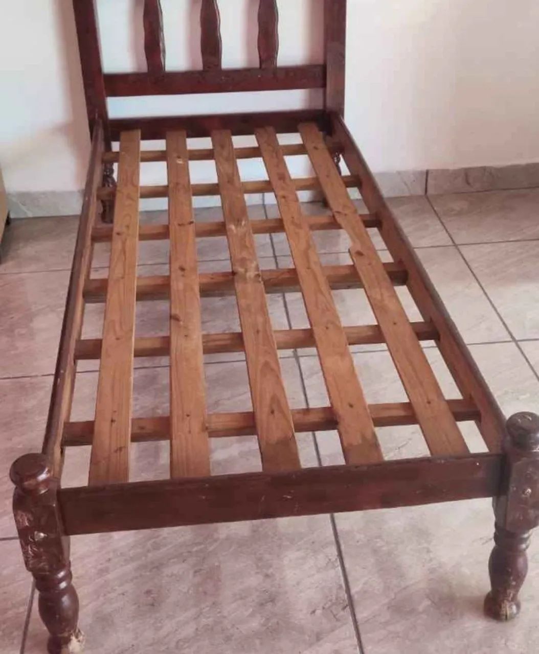 Cama solteiro usada madeira 