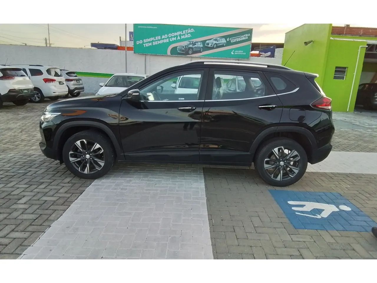 Chevrolet Tracker 2023 photo 2