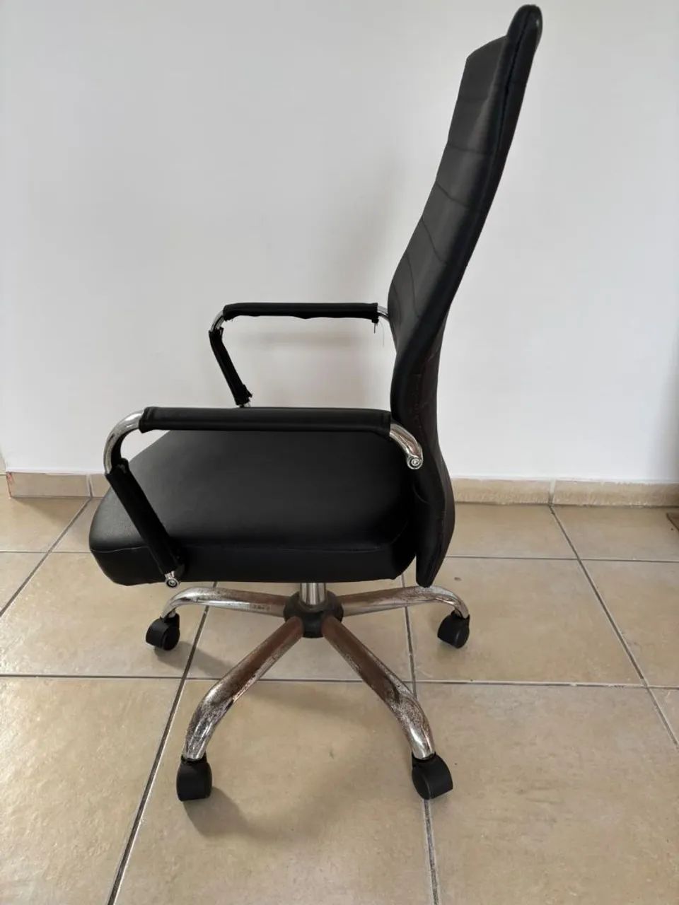 Cadeira de Escritório impecavel - Foto 2