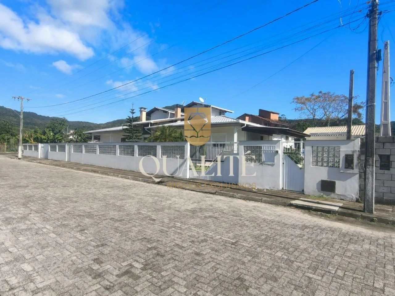 Casa ampla e sofisticada, com 4 suítes, lareira, área de lazer completa amplo terreno, por - Foto 2