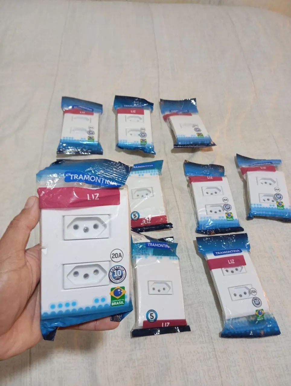 LIZ and ÁRIA 10-Outlet Kit