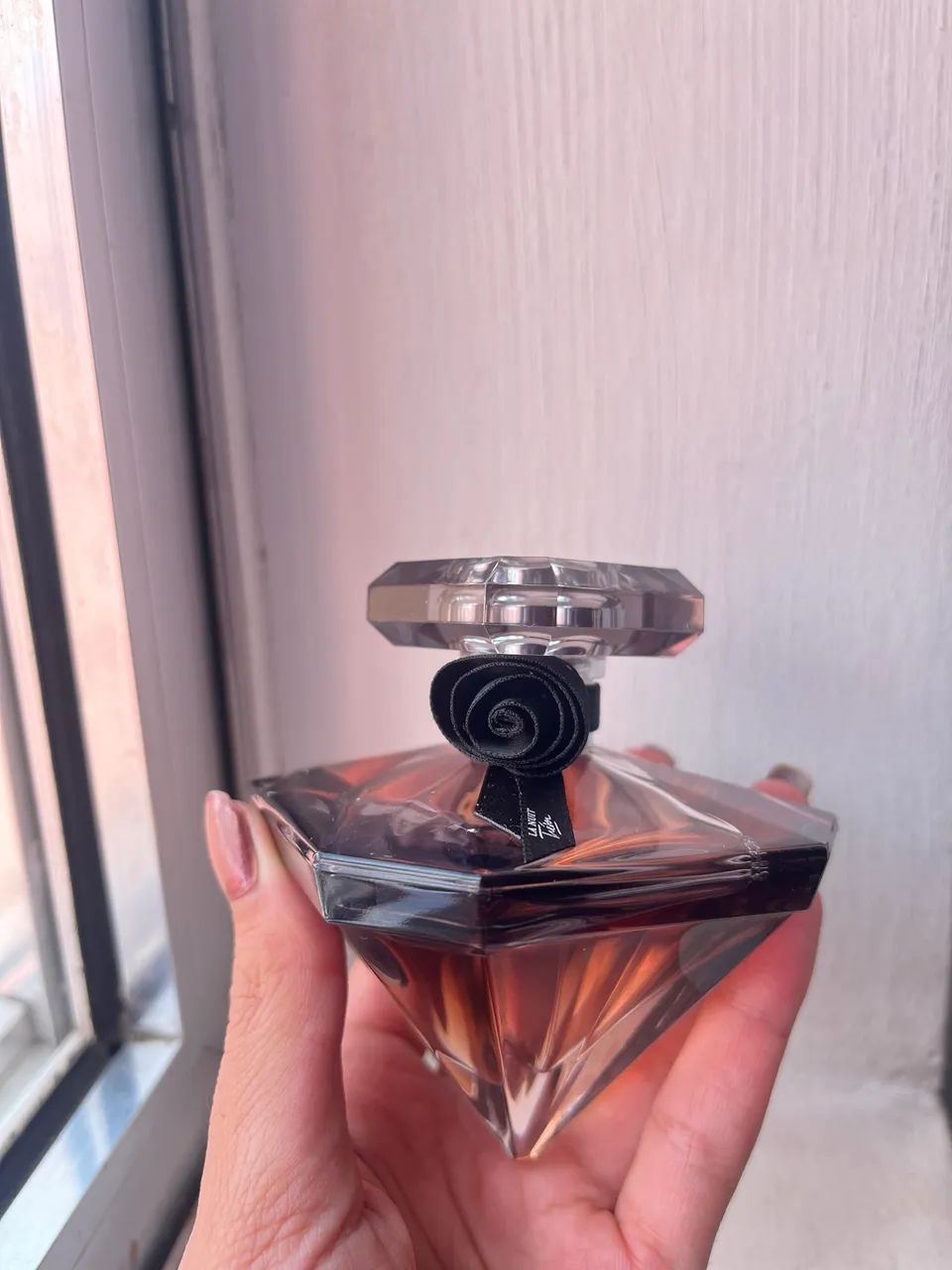 perfume lancôme la nuit trésor - pouco uso e acompanha caixa - Foto 4