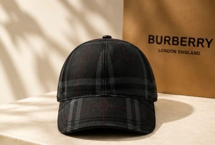 Boné Burberry Xadrez Preto - Luxo e Estilo - Foto 5