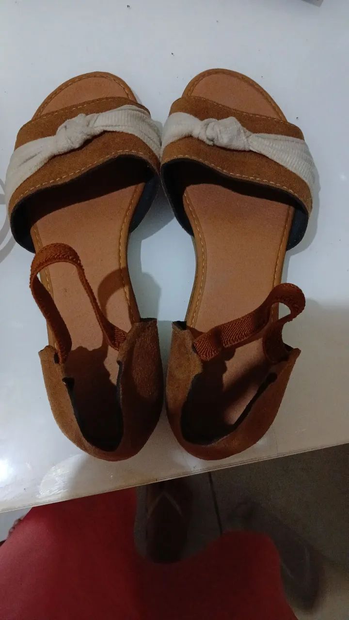 2 pares de sandália a venda