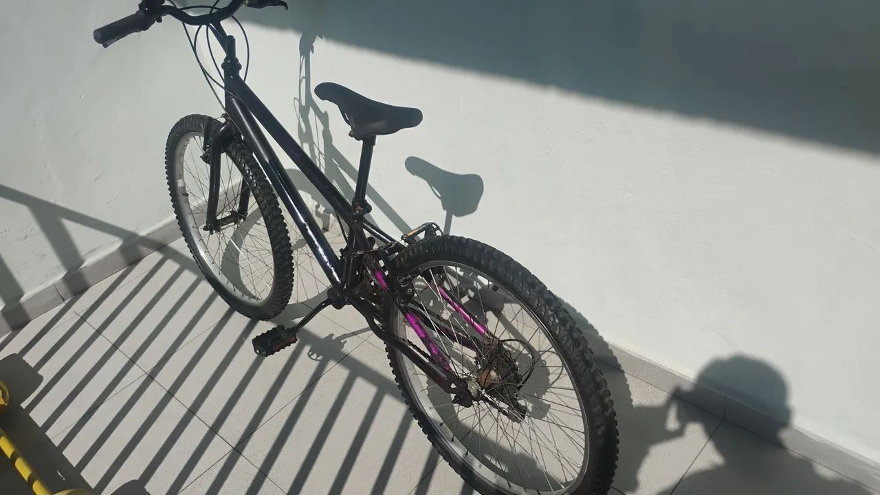 Bicicleta Aro 24 com Marchas - Boa Conservação - Foto 3