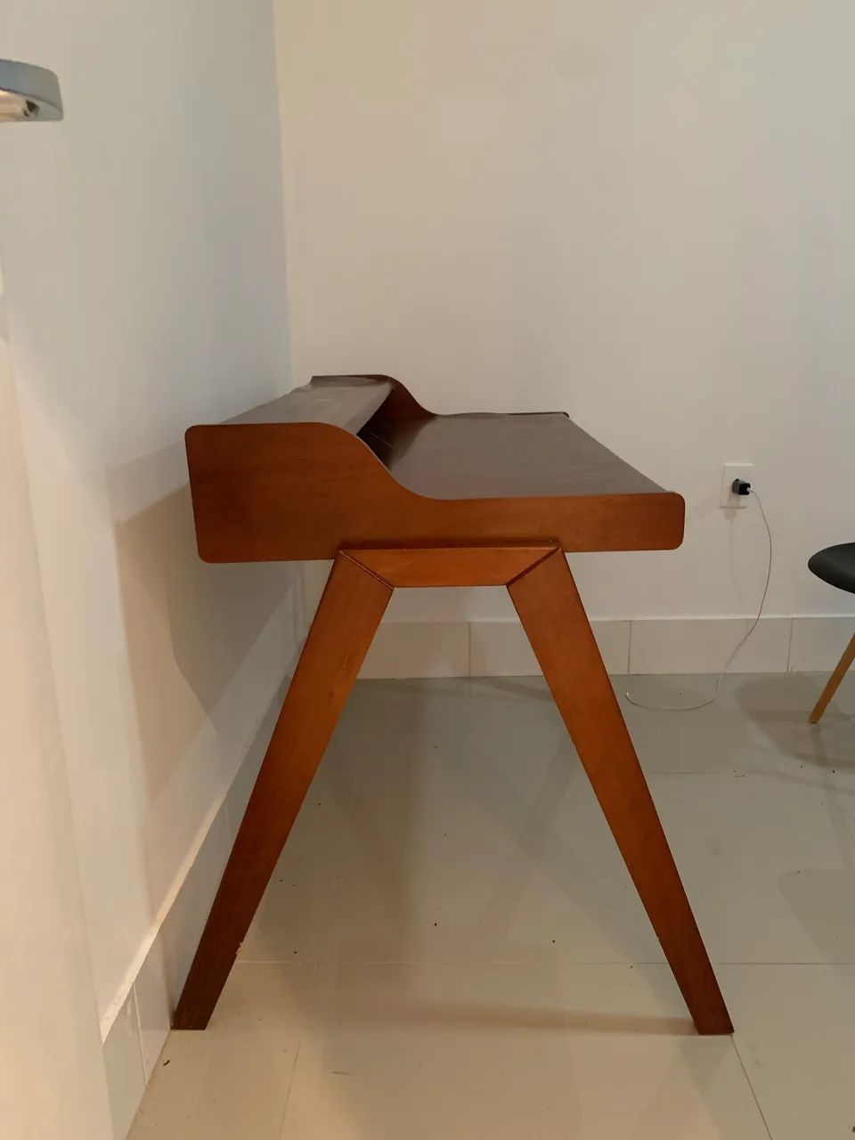 Escrivaninha de madeira 