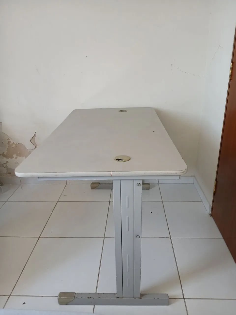 Vendo mesa para escritório sem gavetas usada - Foto 3