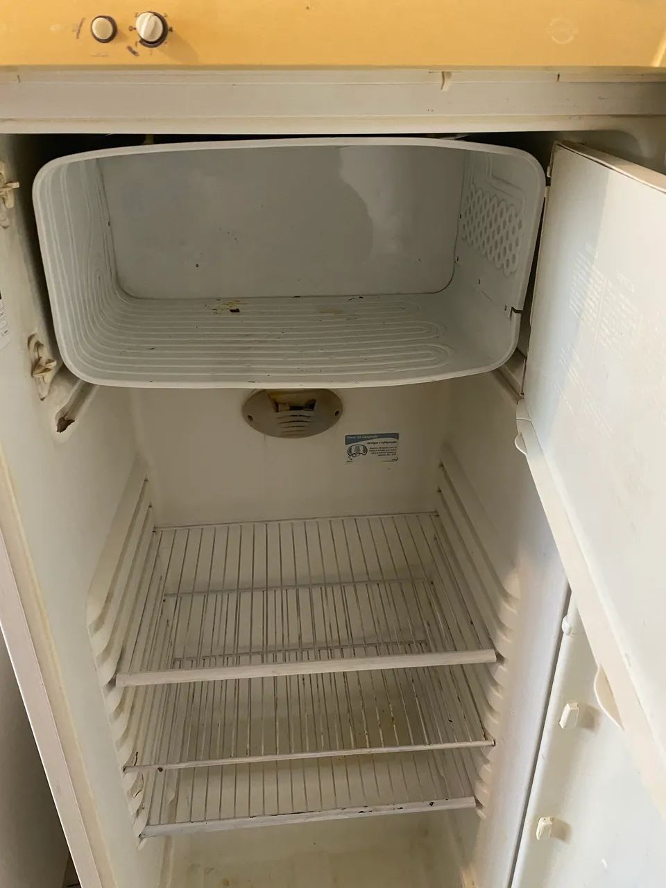 Vendo duas geladeiras com defeito  - Foto 2