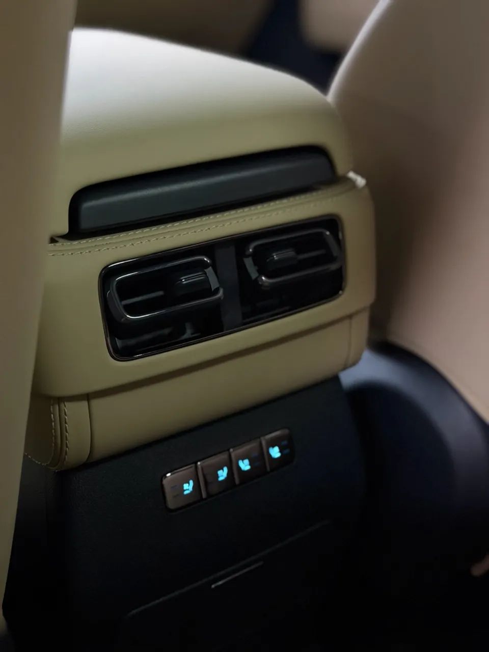 Denza B5 4WD, foto 9 de 18