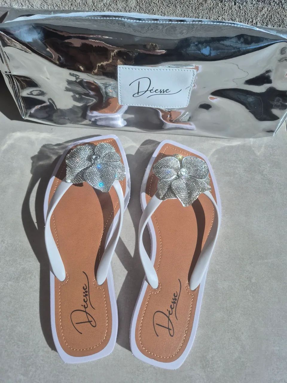 Chinelo com aplique e necesserie/ bolsinha