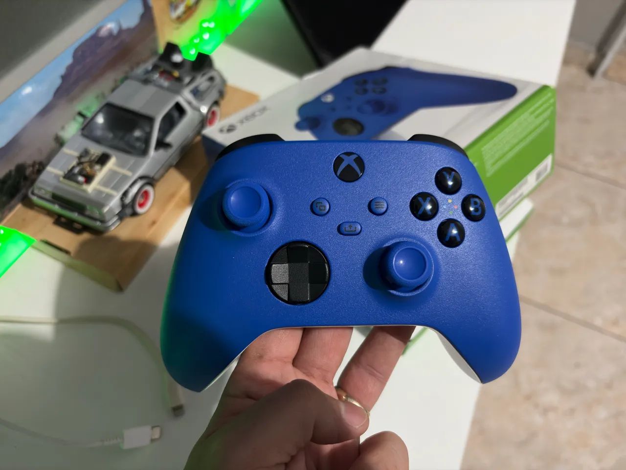 Controle de Xbox azul na caixa - Foto 2
