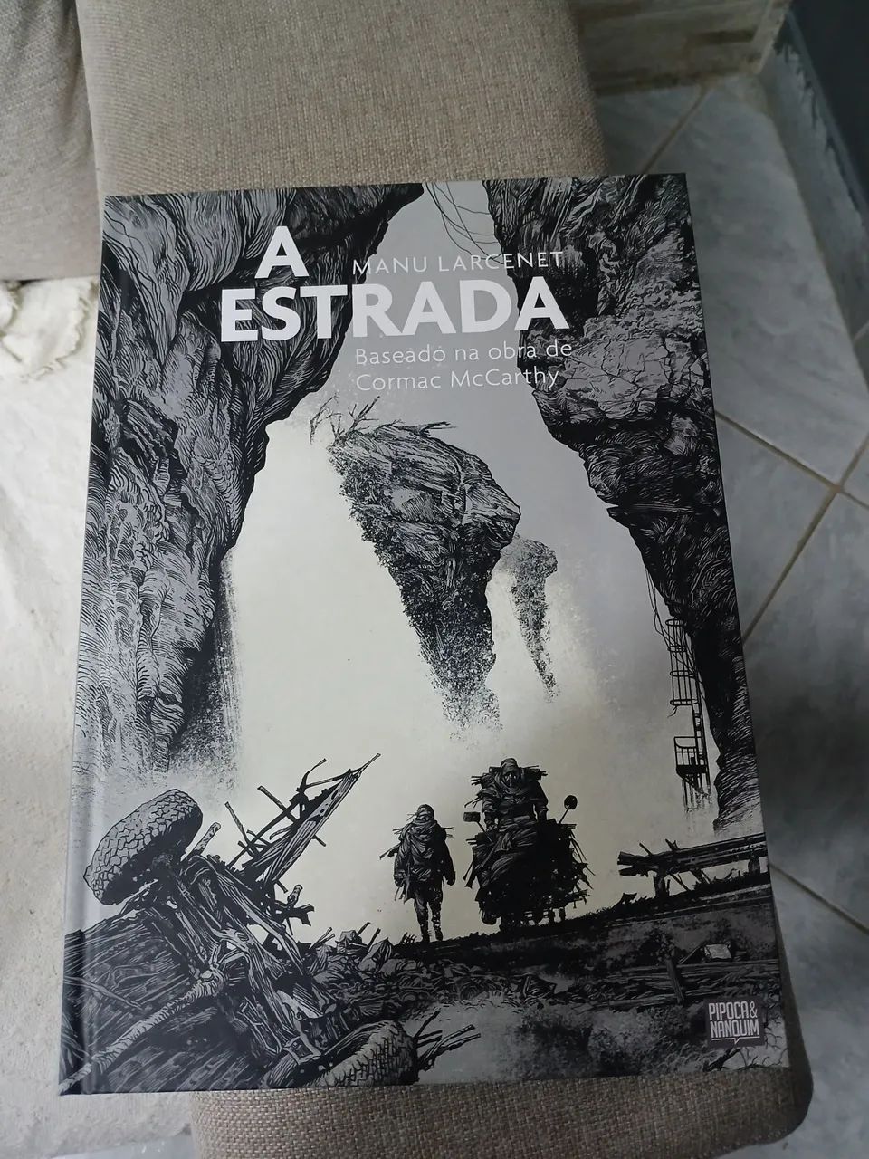 A estrada (hq) pipoca e nanquim 