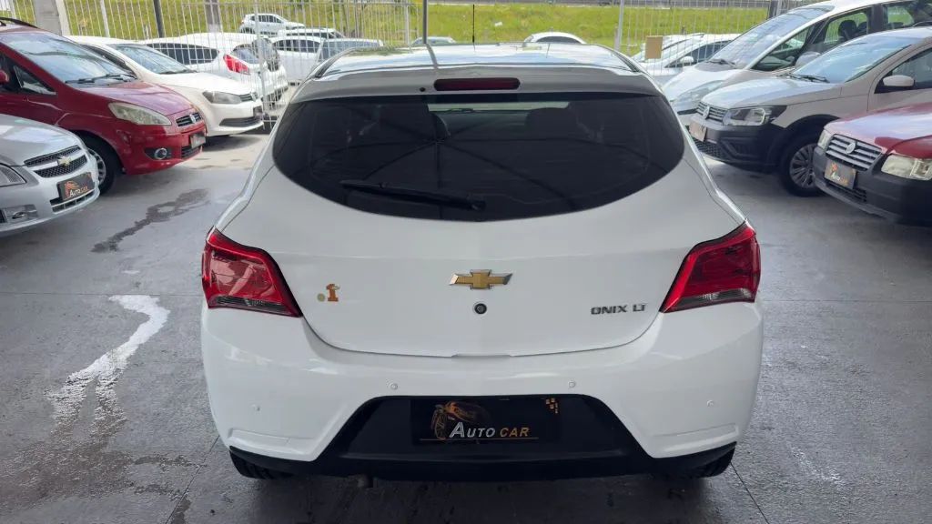 Chevrolet Onix Hatch LT 1.0 8V Flex Power Mec. 4P 2017 - Foto 5