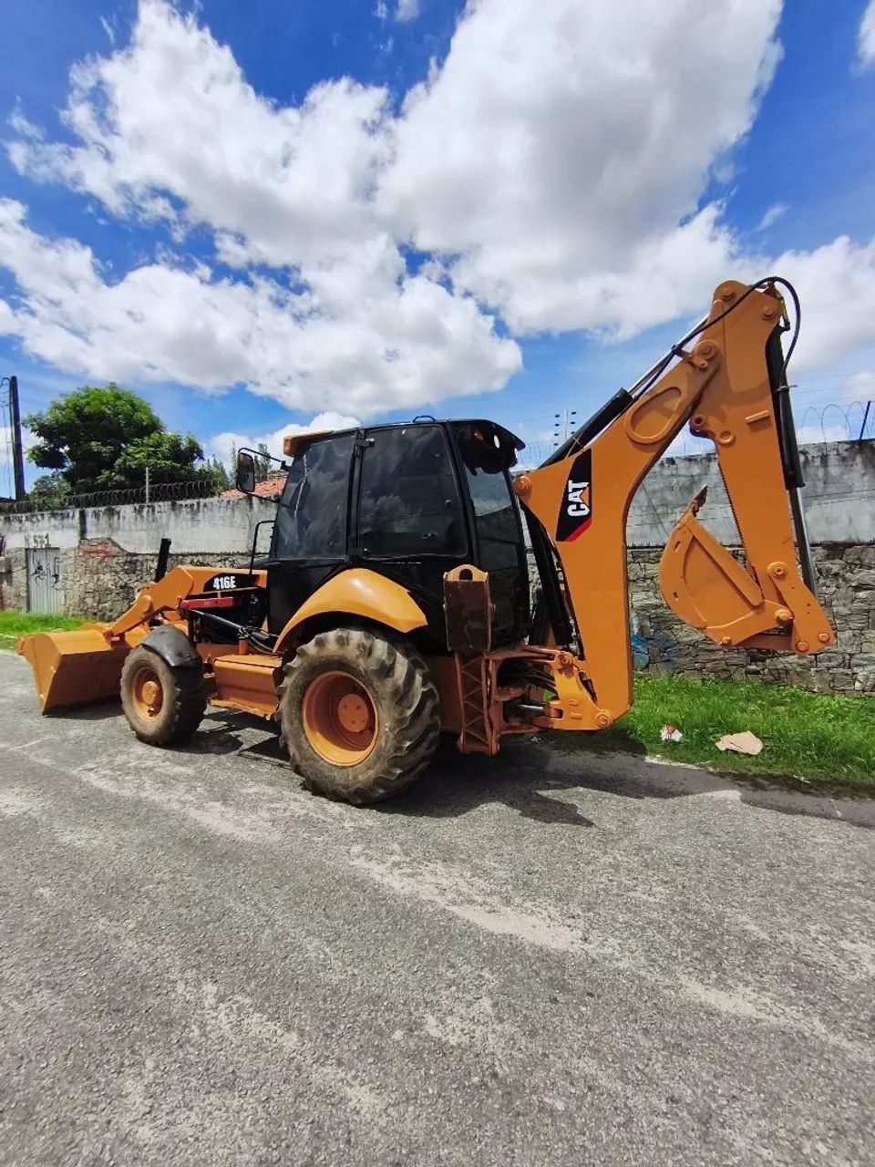 RETROESCAVADEIRA CAT 416E