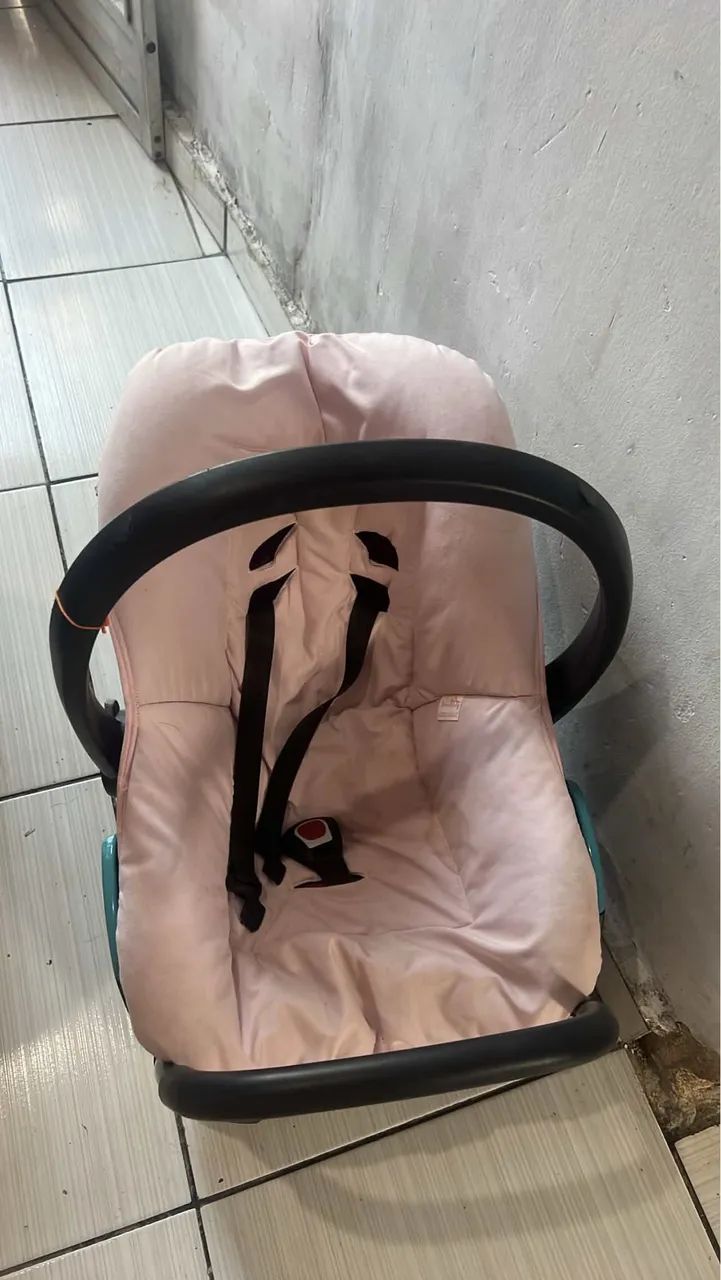 Carrinho de bebê maxi cosi Moisés, com bebê conforto e base - Foto 5