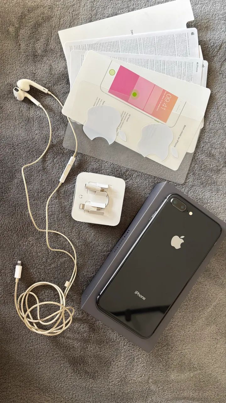 iPhone 8 Plus Space Gray 64GB - Na Caixa com Acessórios Originais