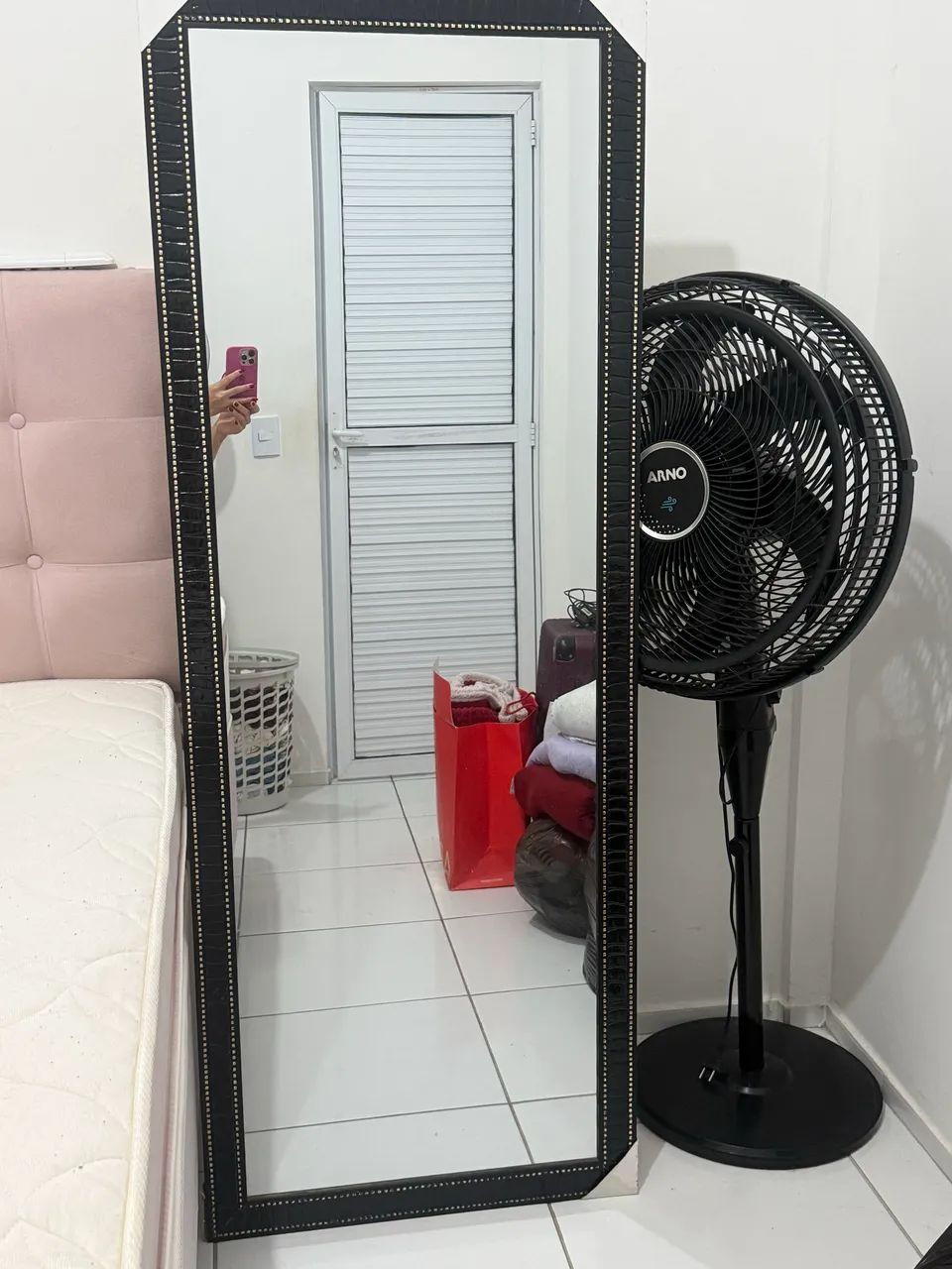 Cama Queen size , ventilador turbo Arno e espelho  - Foto 2