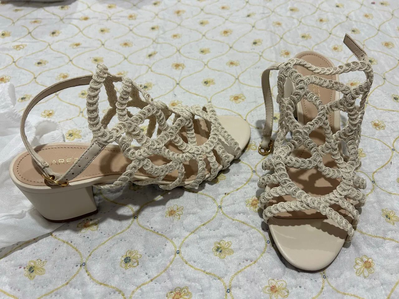 Vendo sandália Arezzo