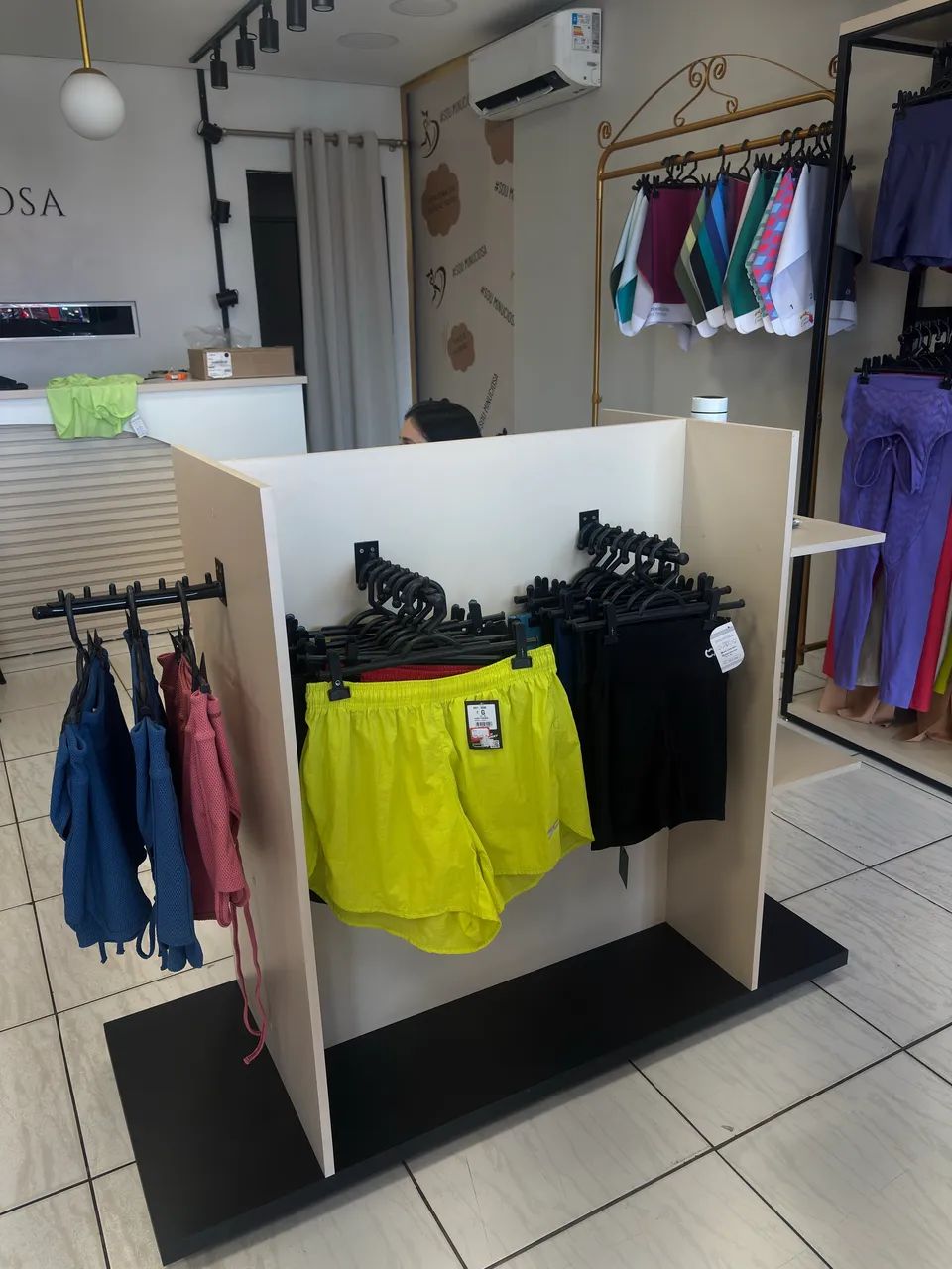Expositor para roupas 
