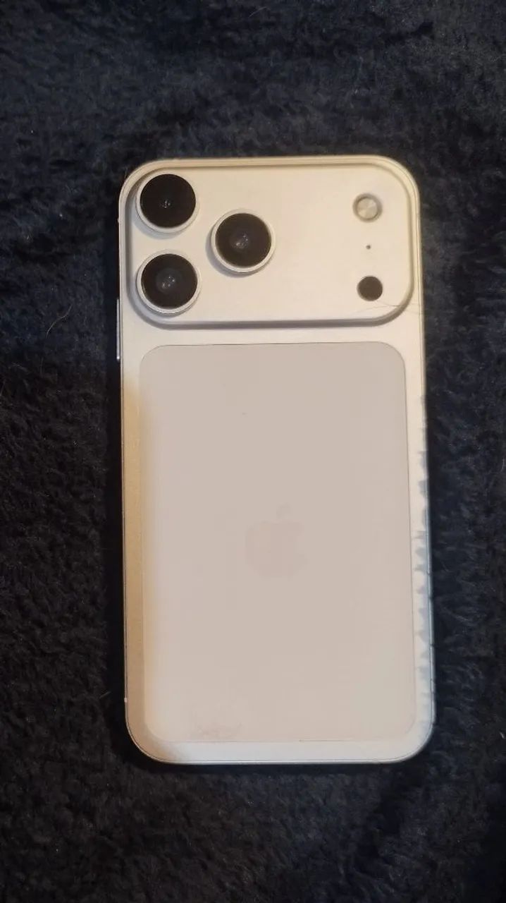 iPhone xr na carcaça do 17 pro Max 