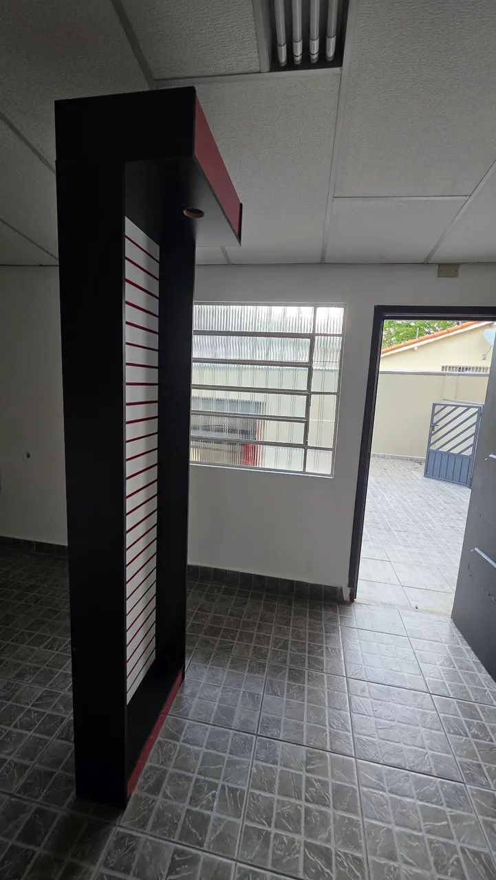 Expositor Canaletado para Loja com Acabamento - 2,32m - Foto 2