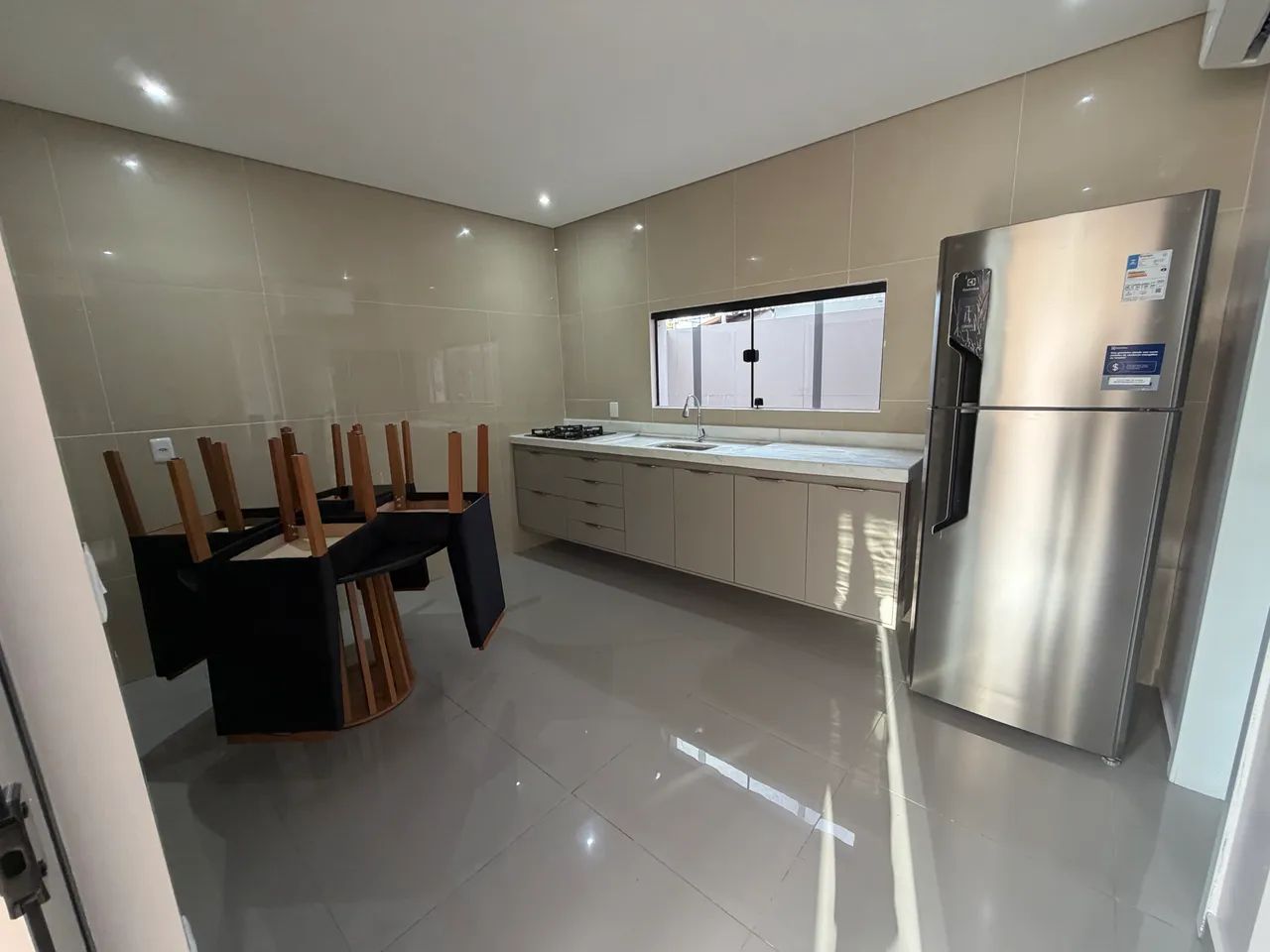 ALUGA-SE CASA DE ALTO PADRÃO CONDOMÍNIO AMAJARI 2 - Foto 5